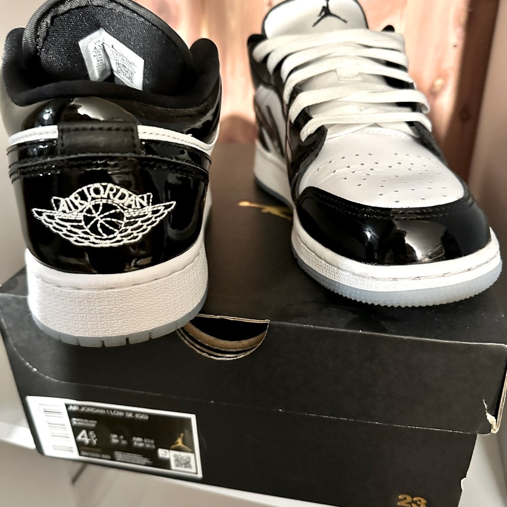 Air Jordan 1 Low Glossy Black